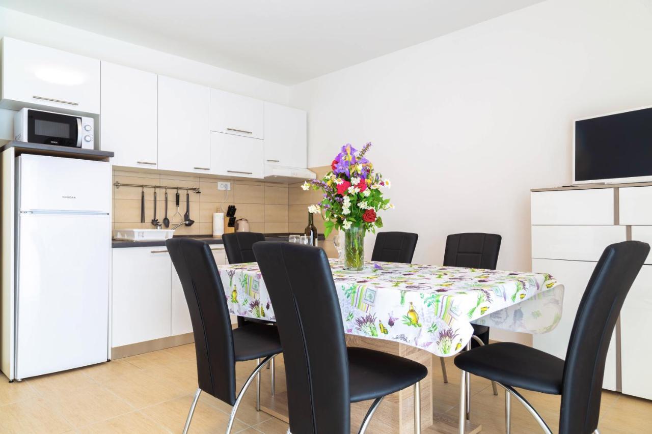 Apartments Raspolic كاستاف المظهر الخارجي الصورة