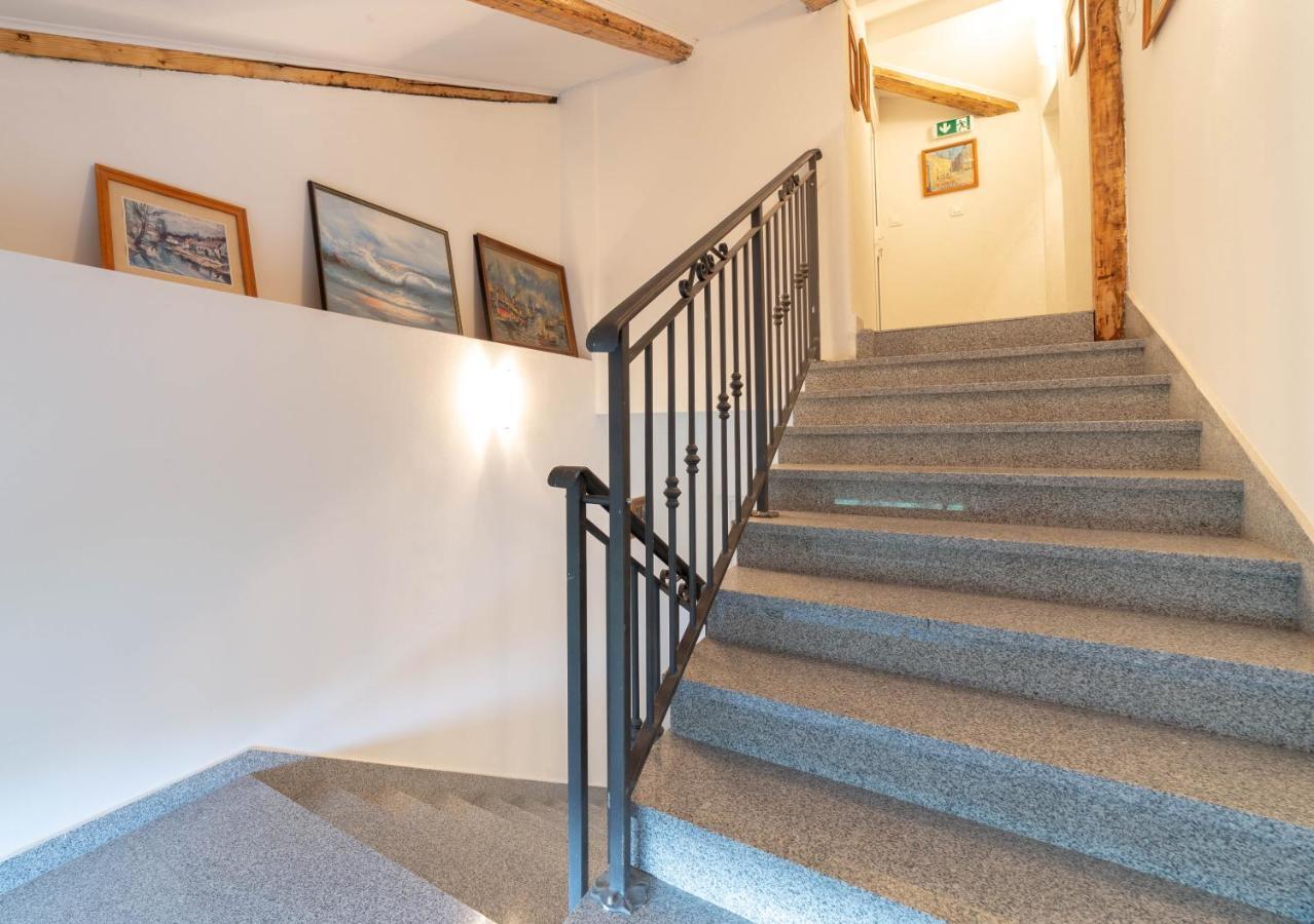 Apartments Raspolic كاستاف المظهر الخارجي الصورة