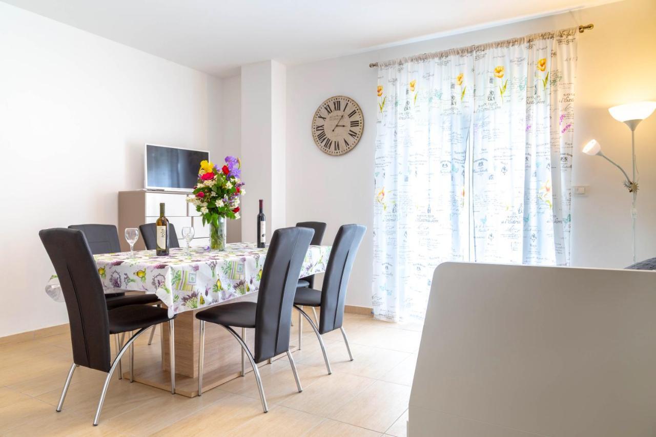 Apartments Raspolic كاستاف المظهر الخارجي الصورة