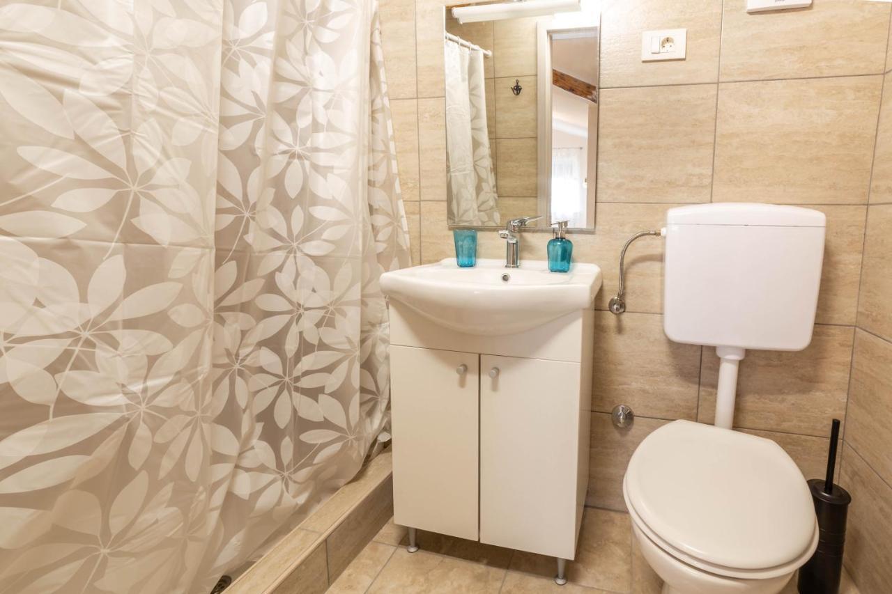 Apartments Raspolic كاستاف المظهر الخارجي الصورة