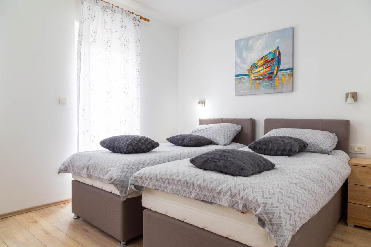 Apartments Raspolic كاستاف المظهر الخارجي الصورة