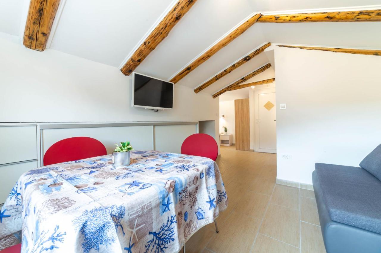 Apartments Raspolic كاستاف المظهر الخارجي الصورة