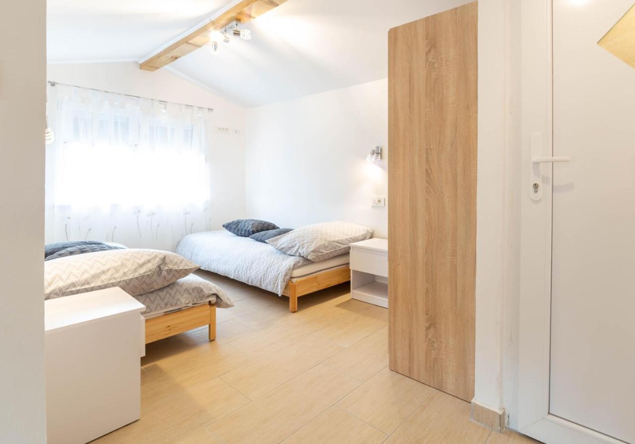 Apartments Raspolic كاستاف المظهر الخارجي الصورة