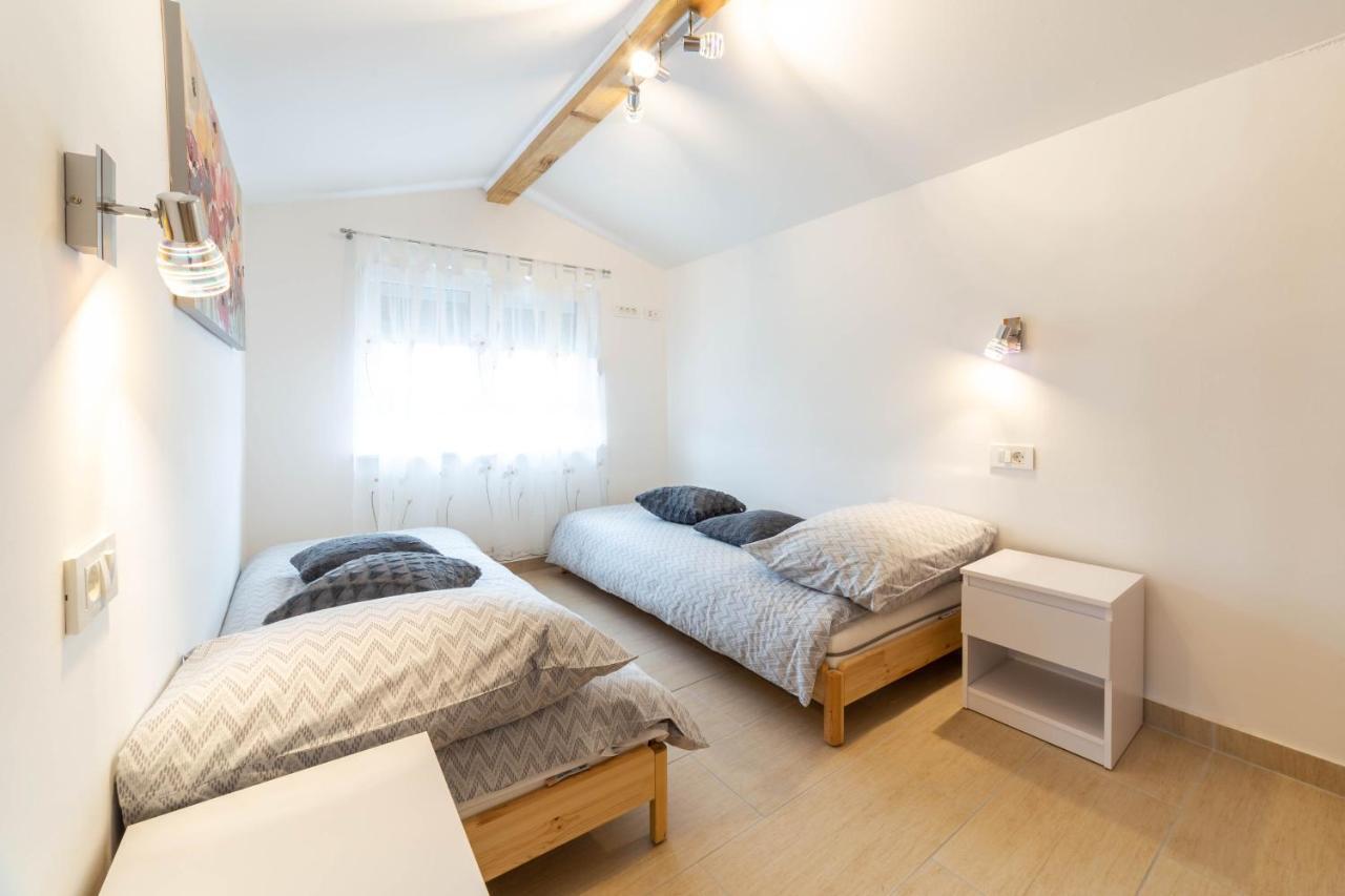 Apartments Raspolic كاستاف المظهر الخارجي الصورة